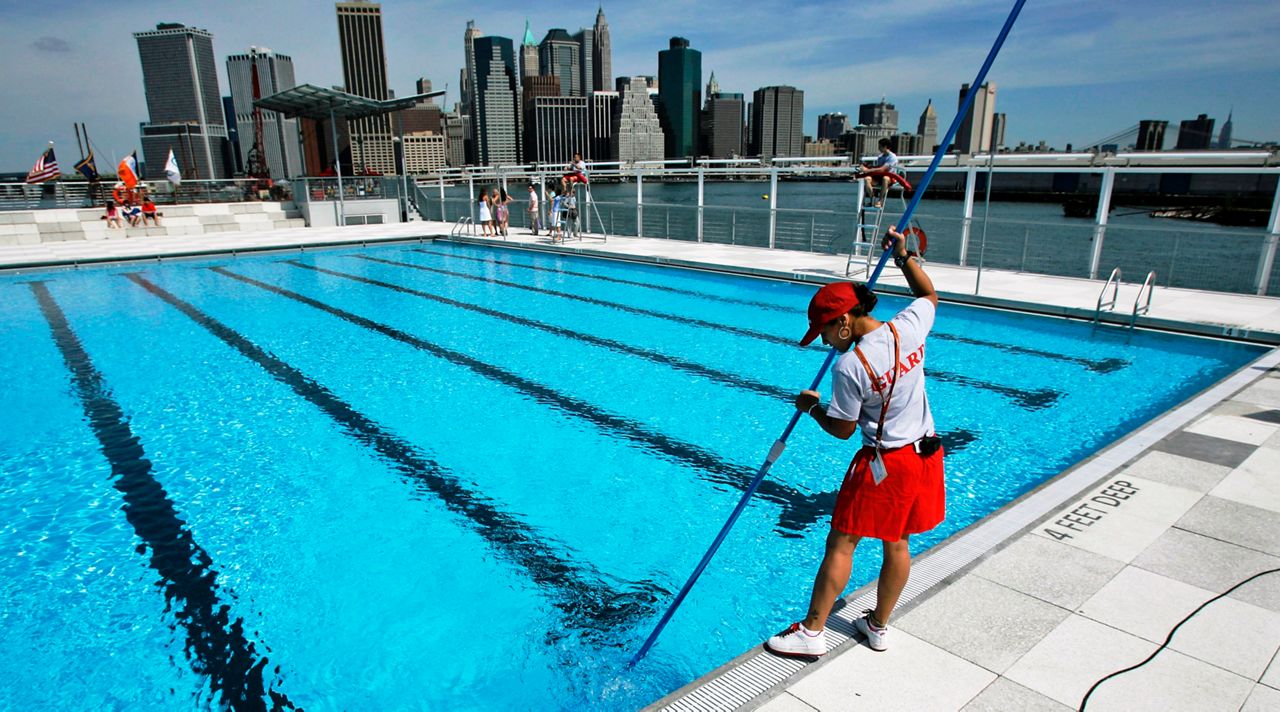 De Blasio prepares the opening of public beaches and swimming pools in NYC