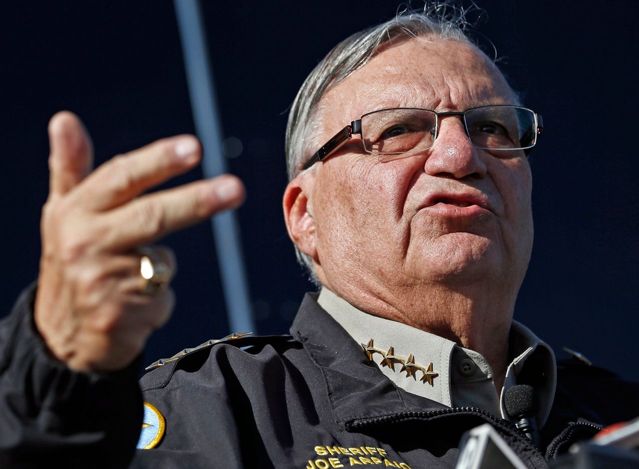 El controversial sheriff.