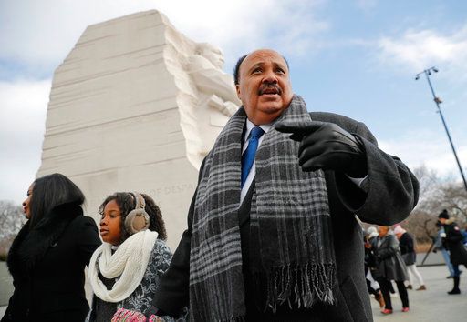 El hijo de Martin Luther King en el monumento a su padre.