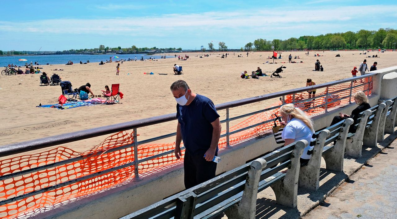 Food stalls to reopen on New York beaches and lakes