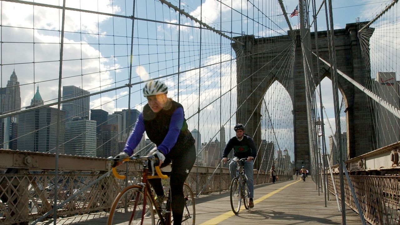 Brooklyn Bridge bike lane to close Friday night into Sat