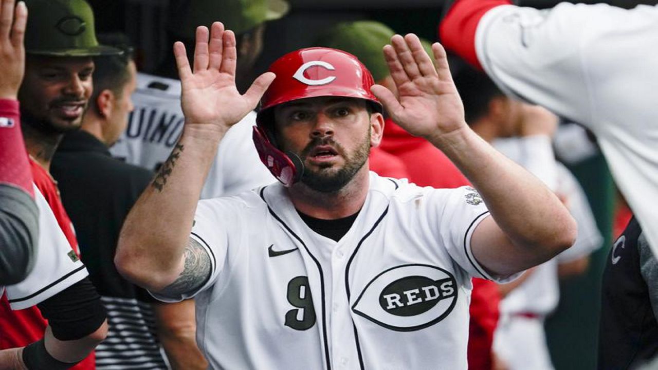 Reds place Mike Moustakas on 10-day injured list