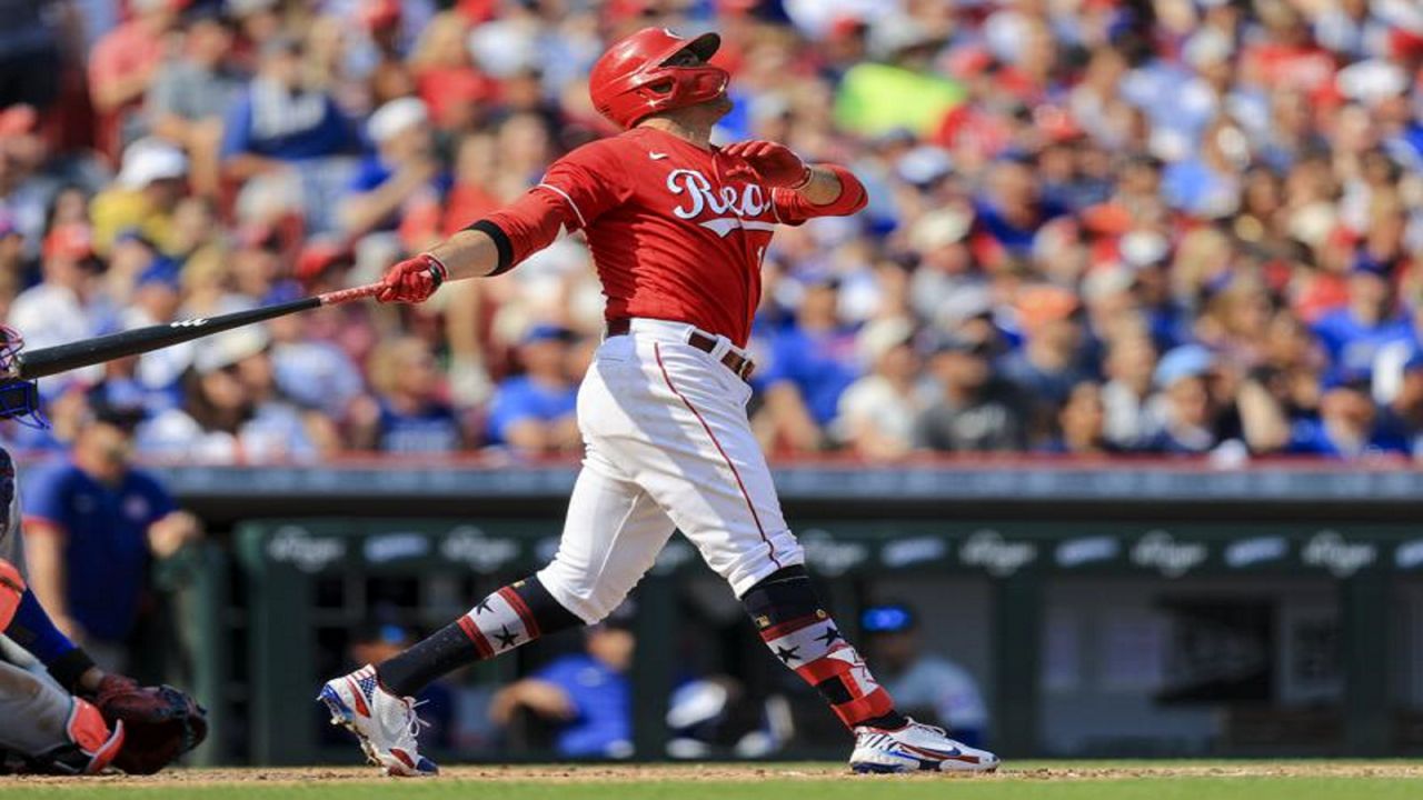 Votto, Naquin homer, Reds deal Cubs 8th straight loss, 3-2