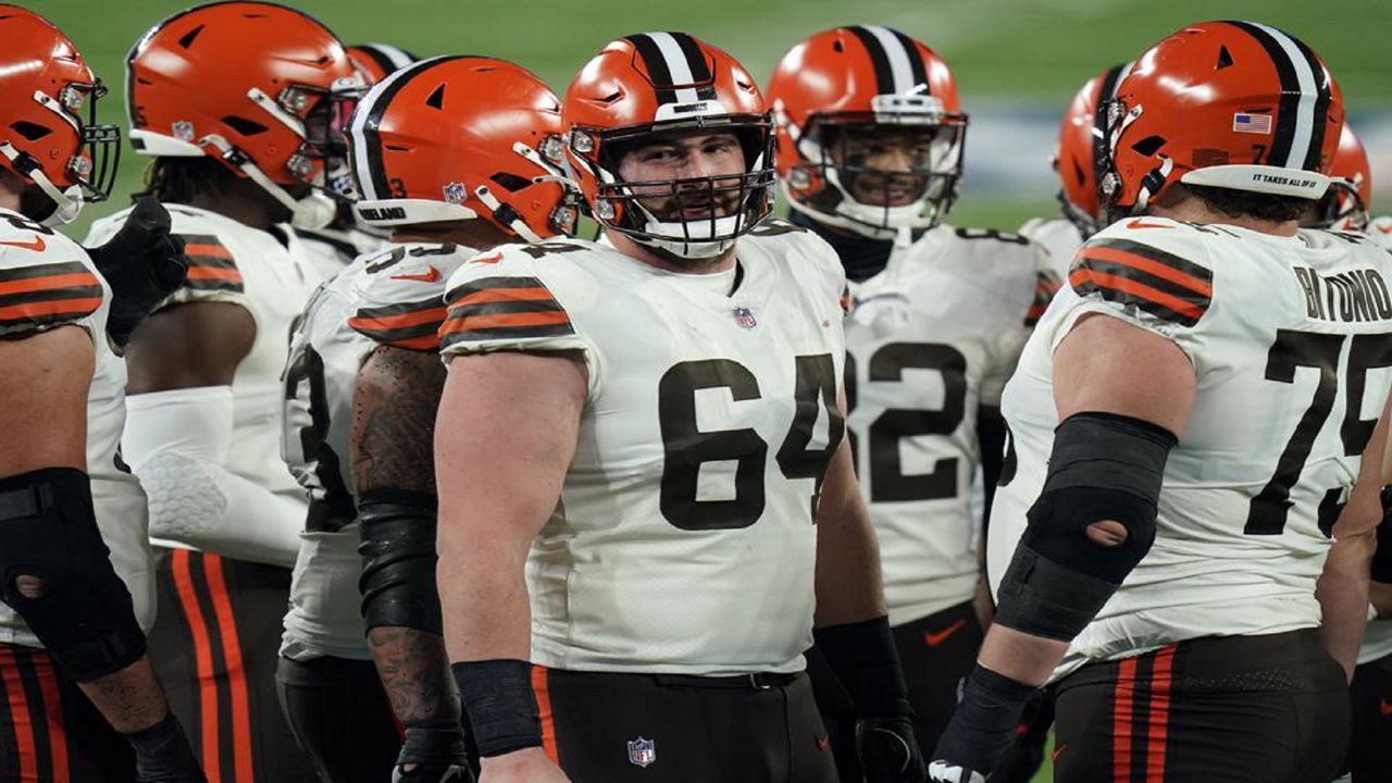 Former Browns center J.C. Tretter announces his retirement