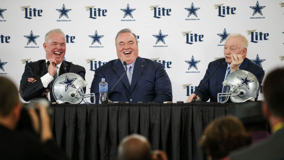 New Dallas Cowboys head coach Mike McCarthy, center, is introduced by Chief Operating Officer Stephen Jones, left, and owner Jerry Jones, right, during a press conference at the Dallas Cowboys headquarters Wednesday, Jan. 8, 2020, in Frisco, Texas. (AP Photo/Brandon Wade)