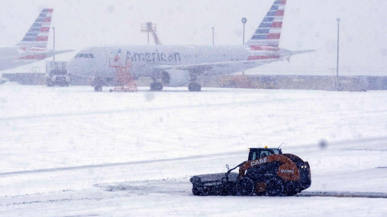 Nearly 5 000 flights canceled amid new winter storm