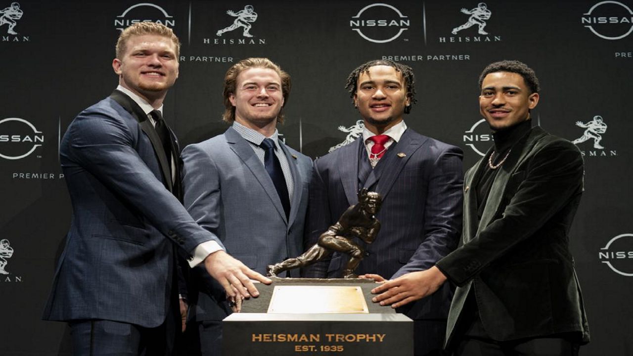 DeVonta Smith of Alabama becomes first wide receiver to win Heisman Trophy  in 30 years