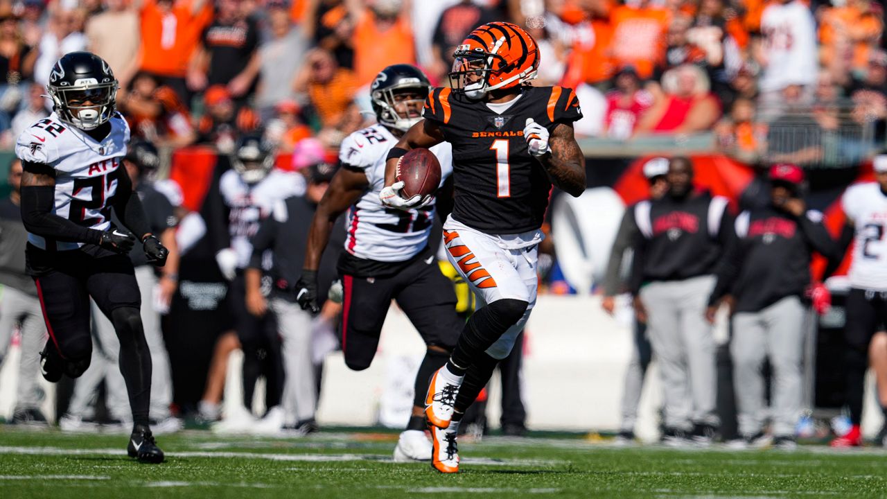 Cincinnati Bengals WR Ja'Marr Chase scores a TD after a first-half catch against the Atlanta Falcons in Cincinnati on Sunday. (AP Photo/Jeff Dean)