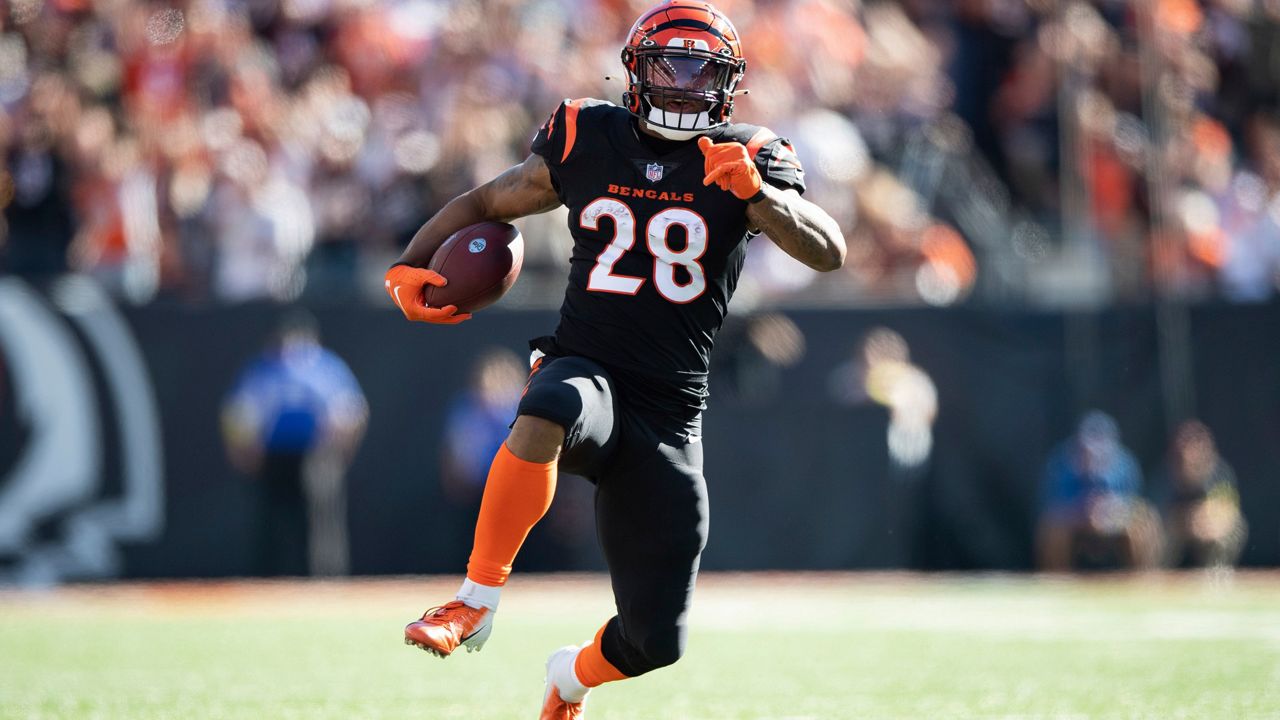 Bengals bludgeon Panthers, 42-21, behind Joe Mixon's 5 touchdowns, move to  5-4 