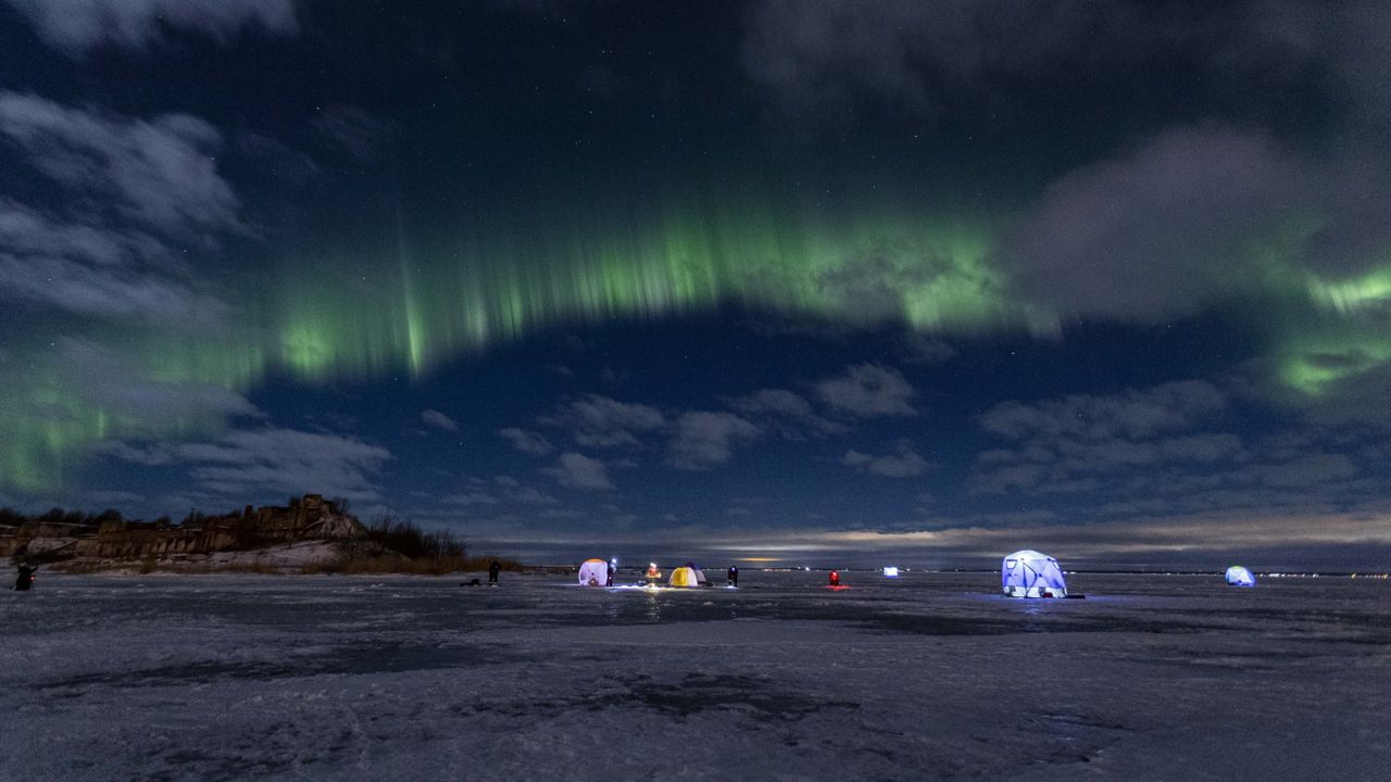 Northern Lights Forecast: Here's Where—And How—To See Tonight's 'Highly  Active' Aurora