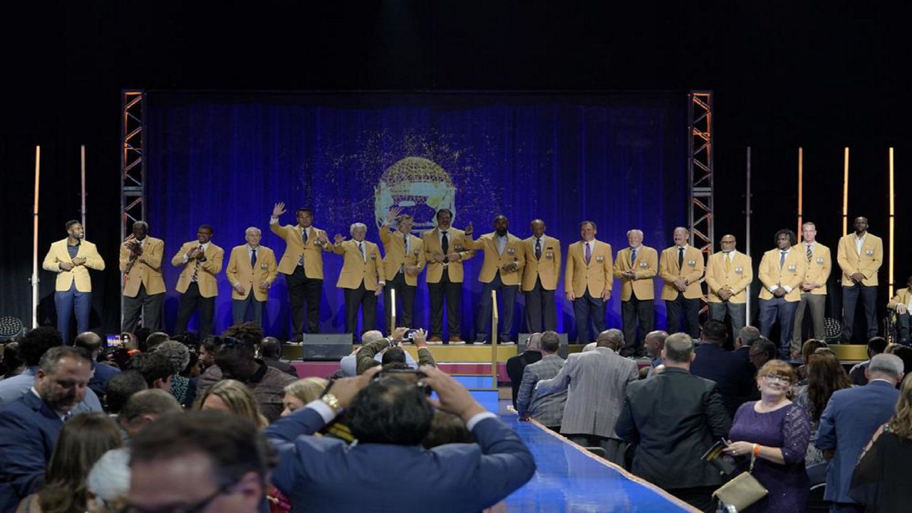 Pro Football Hall of Fame: Harold Carmichael receives his Gold Jacket