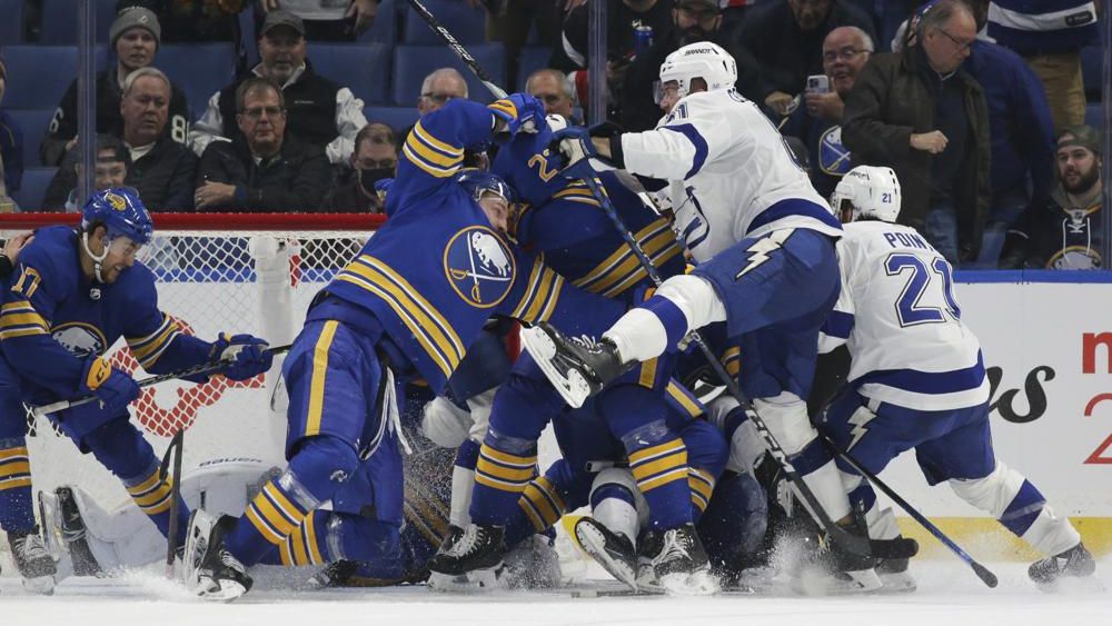 Buffalo Sabres players make stop at Bills game