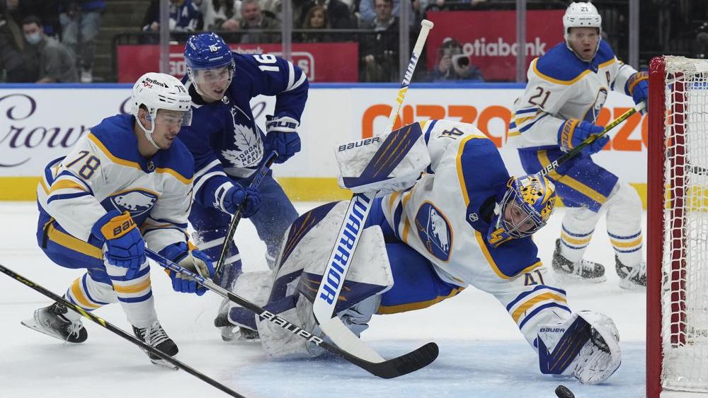 Sabres top Leafs 5-2 in Heritage Classic