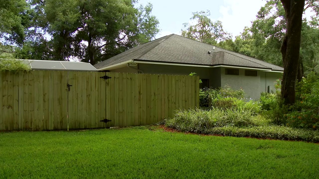 The home of Apopka resident Erin Gabbard, who is trying to fix her roof after the 2024 hurricanes. (Spectrum News)