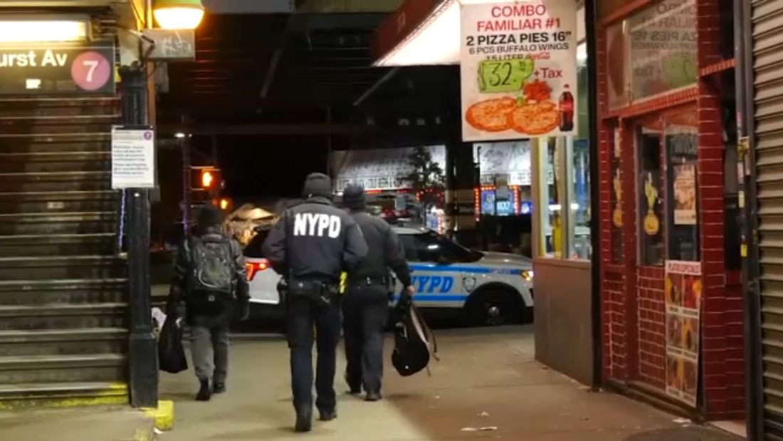 Woman stabbed in abdomen in Jackson Heights, Queens: Suspect on the run