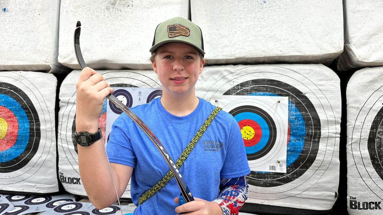 Warren County resident breaks archery world record