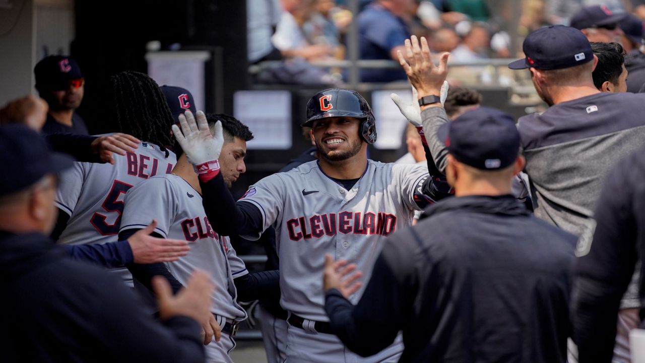 Gallagher gets key hit as Cleveland Guardians beat White Sox