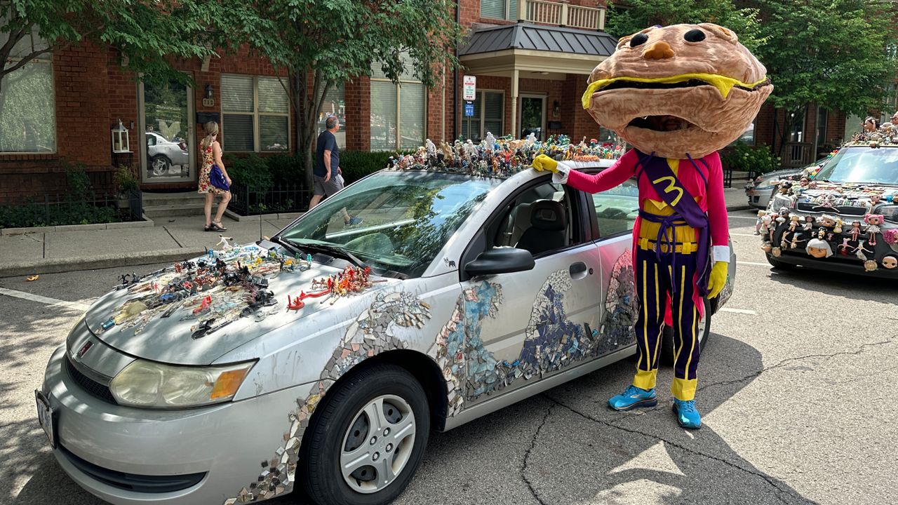 ビートルズ CAR MASCOTS♣HENRI BENDELディスプレイ日本製品 Diversity and art celebrated in the Doo Dah parade