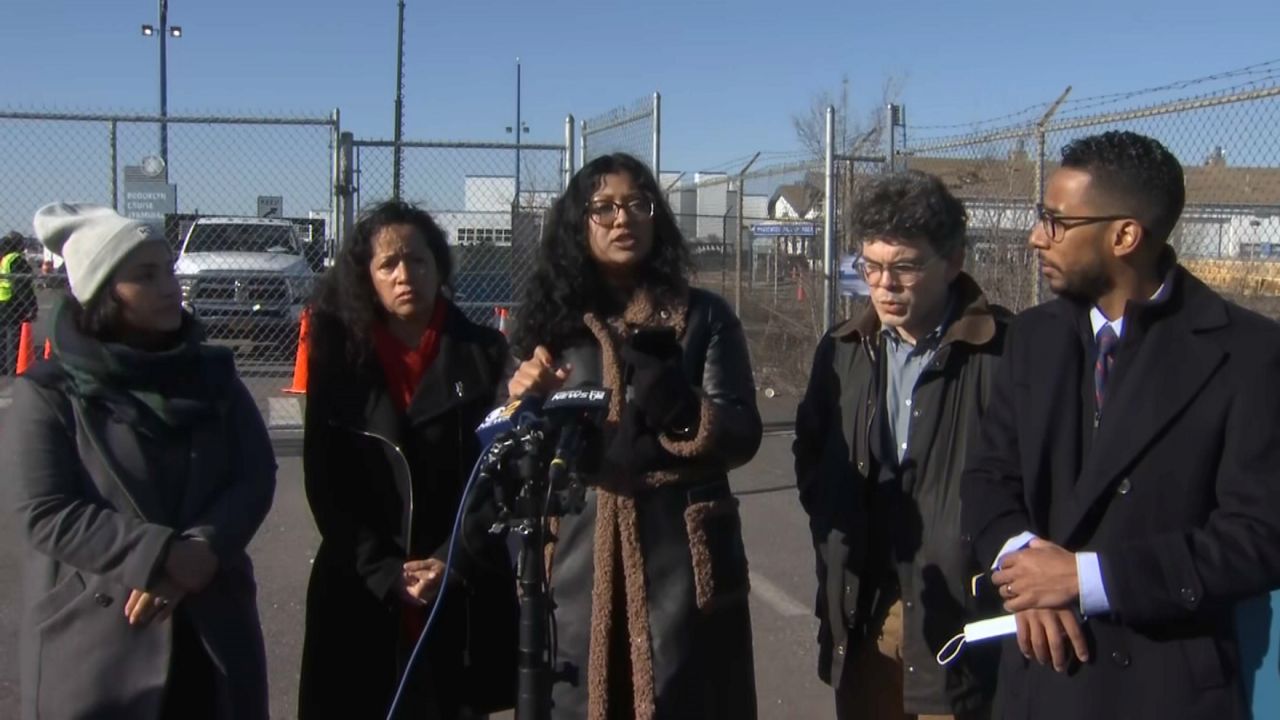 Officials visit Brooklyn shelter for immigrants