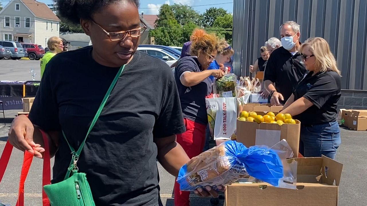Food giveaway is an oasis in West Utica