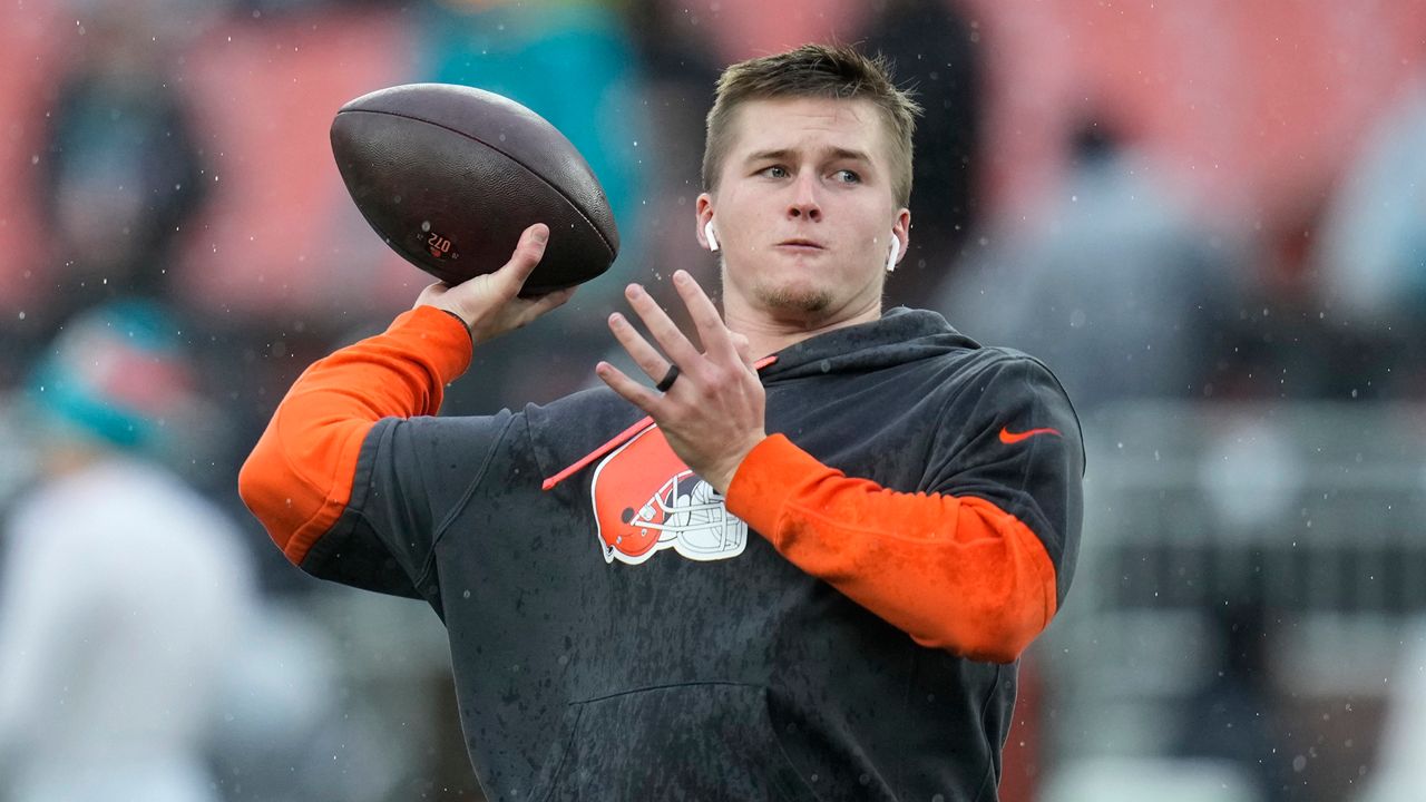 FILE - Cleveland Browns quarterback Bailey Zappe (2) warms up before an NFL football game against the Miami Dolphins in Cleveland, Sunday, Dec. 29, 2024. (AP Photo/Sue Ogrocki, File)