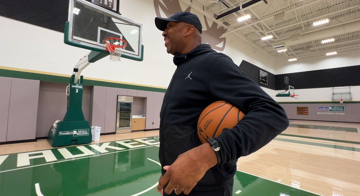 With 12 years of sobriety, Vin Baker helps others recover