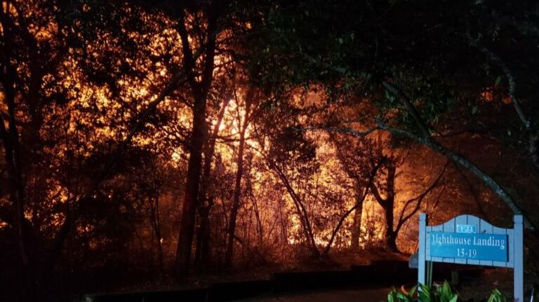 Kebakaran menghanguskan beberapa rumah di Pulau Kepala Botak
