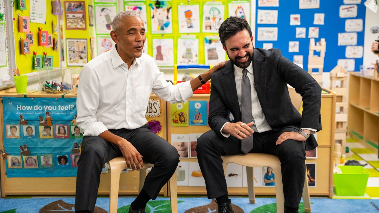 Mamdani and Obama lead school singalong in the Bronx