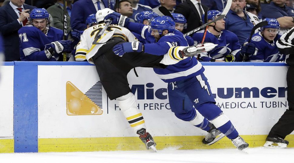 Nhl Best Bruins Beat Lightning 2 1 To Extend Division Lead