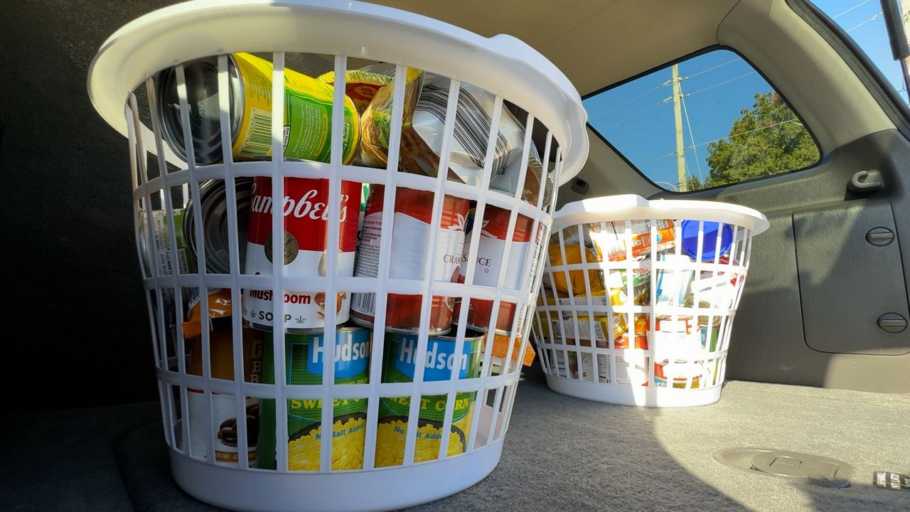 Orlando food pantry assembles 1,500 Thanksgiving baskets