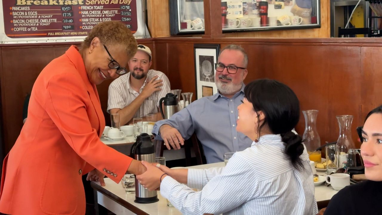At The Original Pantry, Mayor Bass discusses homelessness
