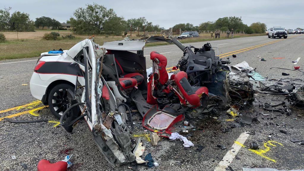 Houston crash: 1 dead, 1 injured after car crashes into tree on S