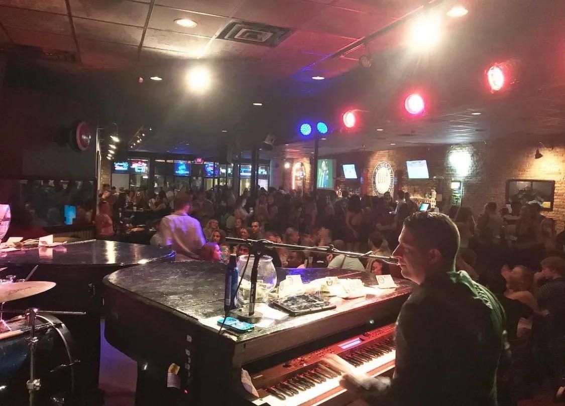 Dueling piano bar show opens in Buena Park