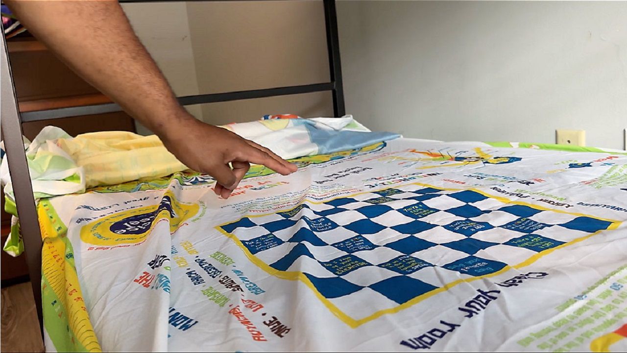 Charlotte man uses bedsheets to inspire hope for kids