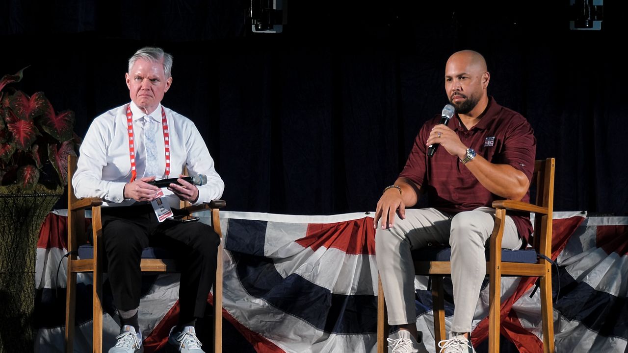 Beltrán, Jones, Kent reflect on journey to Cooperstown