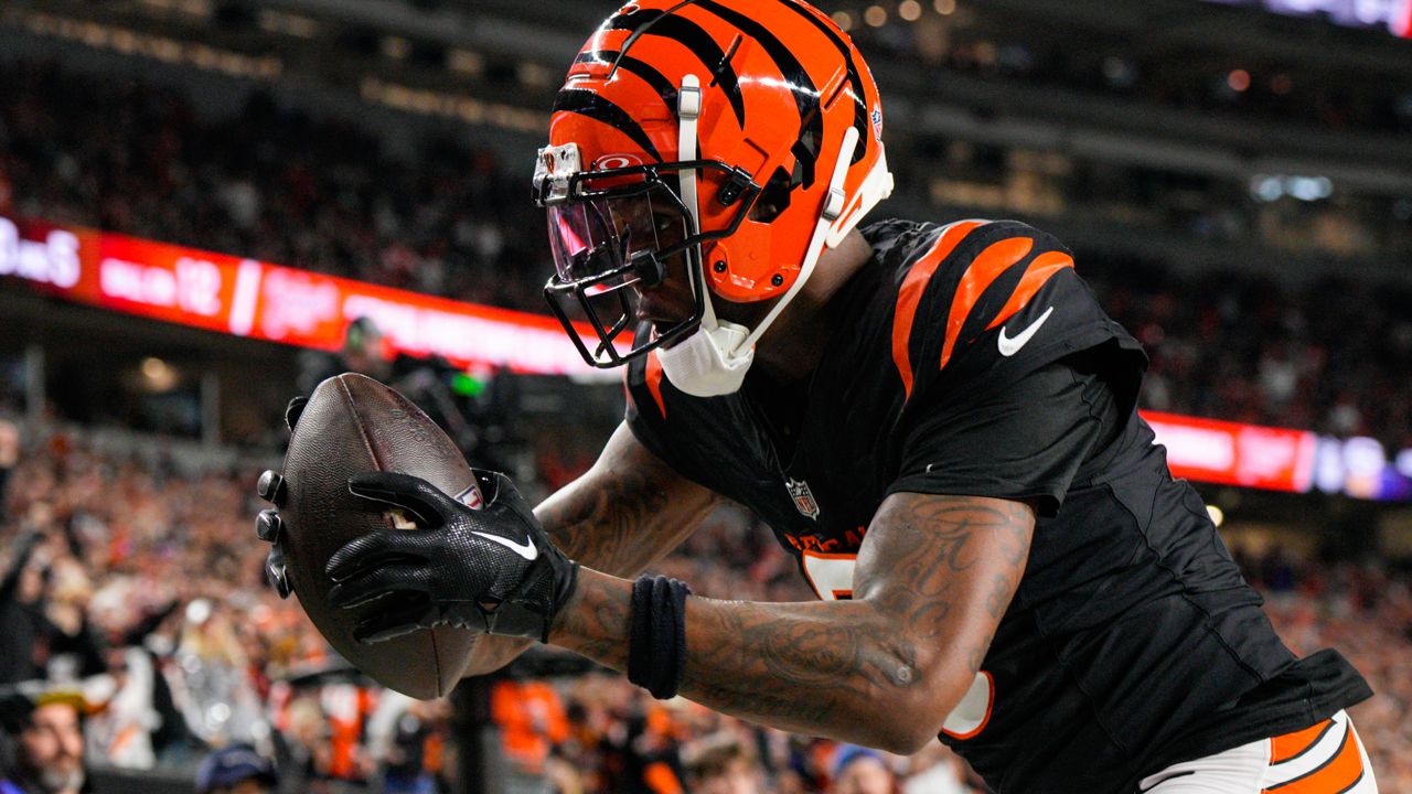 Cincinnati Bengals wide receiver Tee Higgins (5) makes a catch for a touchdown against the Denver Broncos during the second half of an NFL football game in Cincinnati, Saturday, Dec. 28, 2024.