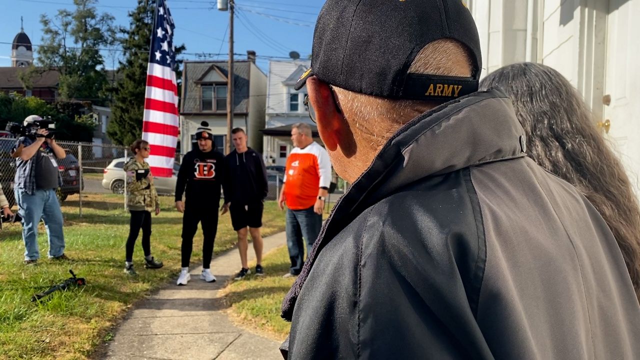 Bengals players come together to build ramp for veteran