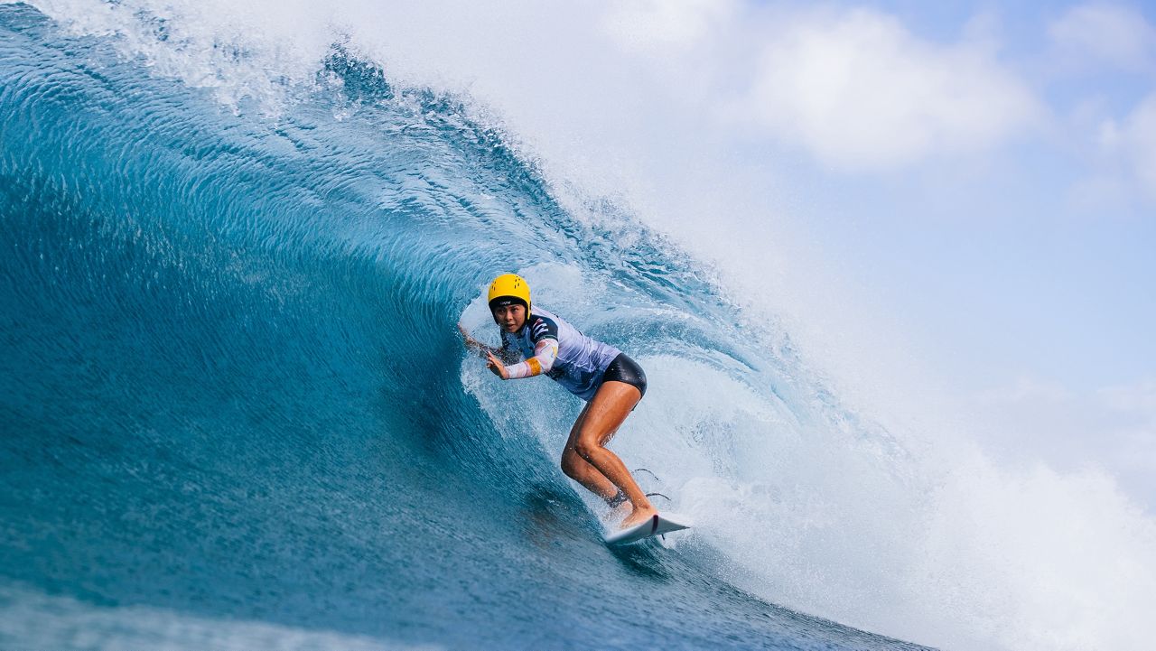 Bettylou Sakura Johnson surfing Pipeline (Photo courtesy of World Surf League/Brian Bielmann)