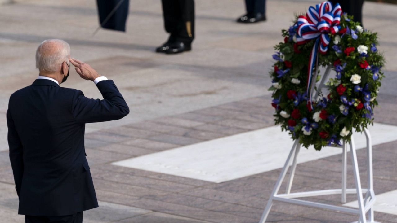 Biden memberi hormat kepada para veteran di Arlington sebagai ‘tulang punggung Amerika’