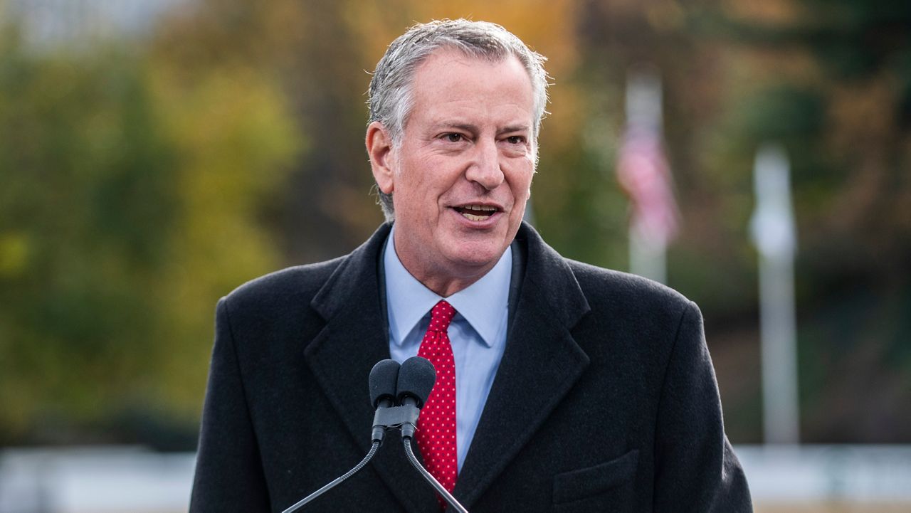 The decision blocks Bill de Blasio’s latest effort to erase the hefty fine issued against him by the city’s ethics board in 2023. (AP Photo/Brittainy Newman, File)