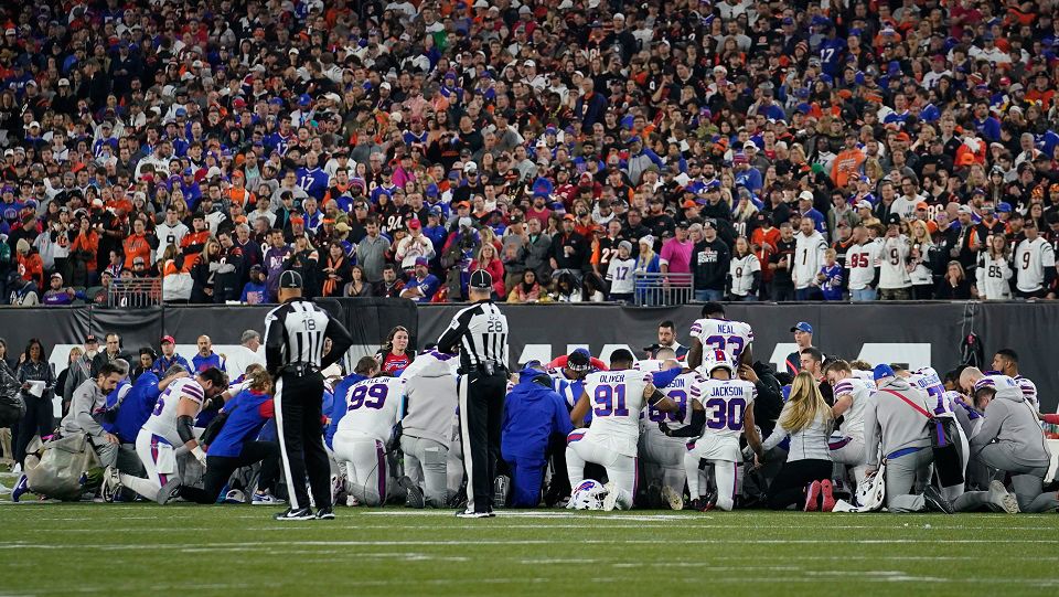 Damar Hamlin en estado crítico; NFL pospone Bills vs. Bengals - AS USA