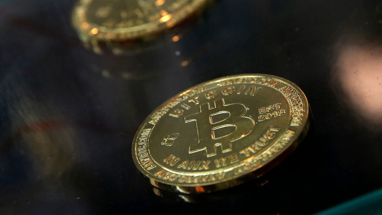 Bitcoin drops below $20,000 as crypto selloff quickens - Spectrum News 1