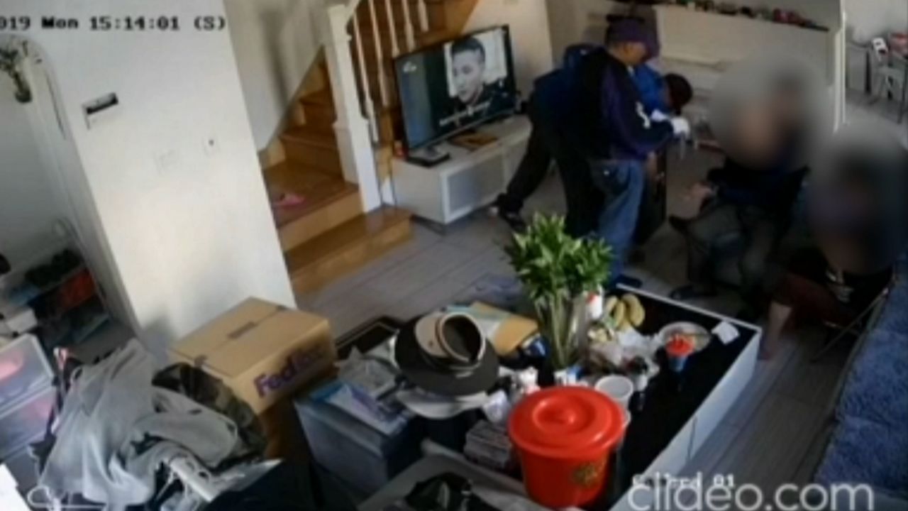 NYPD Fake Delivery Men Rob Family of 100,000 in Brooklyn