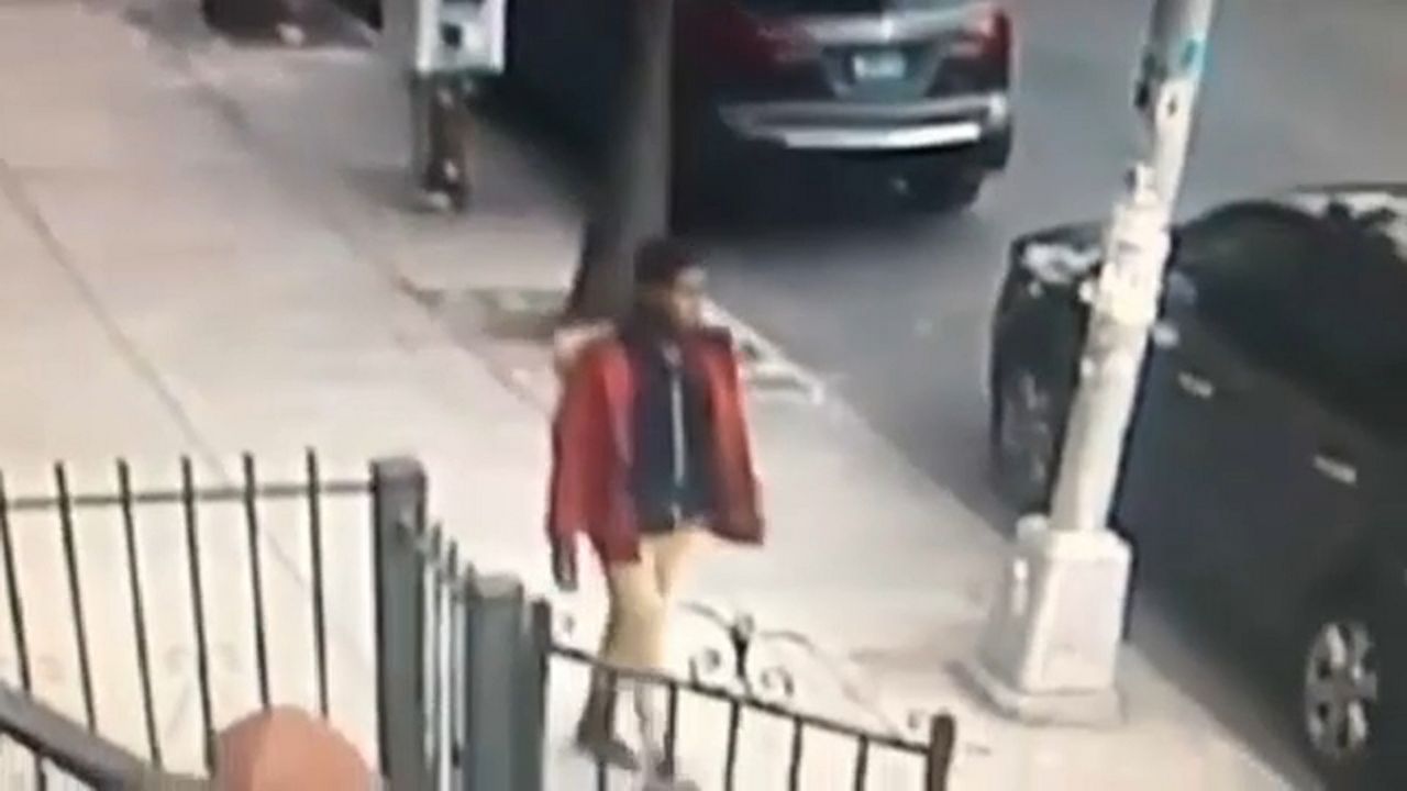 NYPD seeks man accused of J train platform assault in Brooklyn