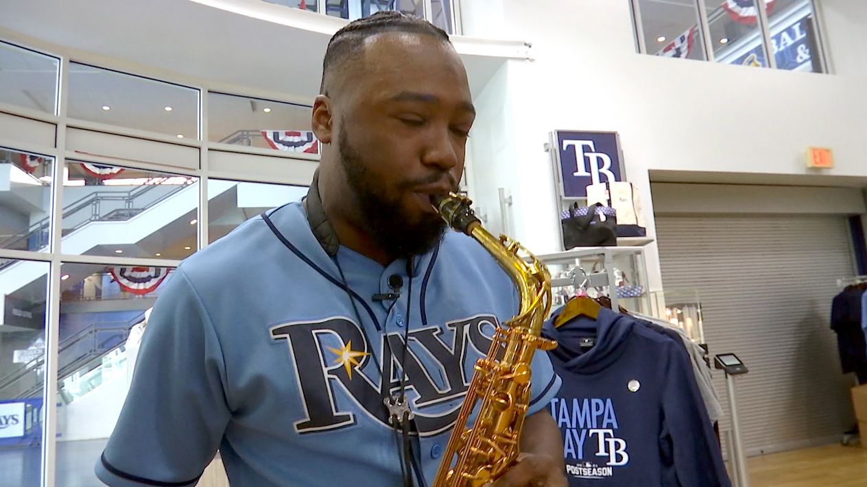 Sax player Rays fans with familiar sound