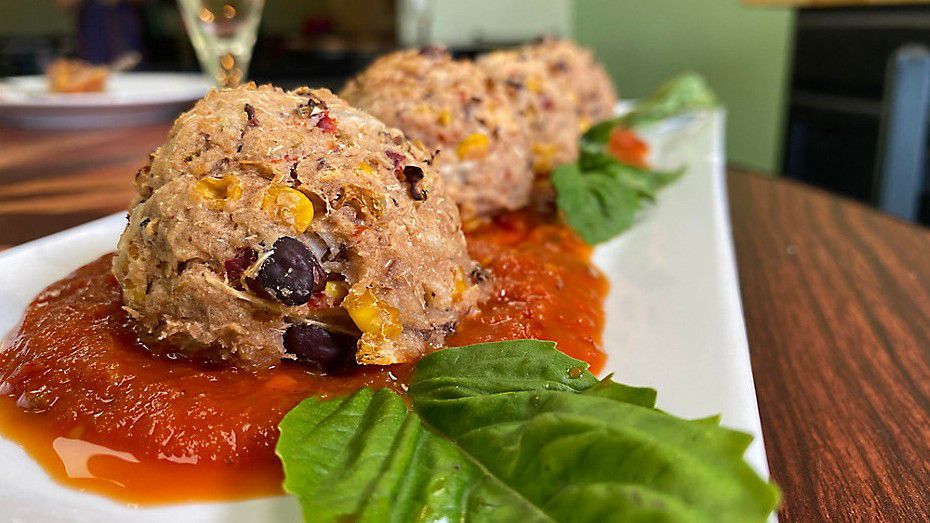 On The Town Food And Dining Spectrum Bay News 9