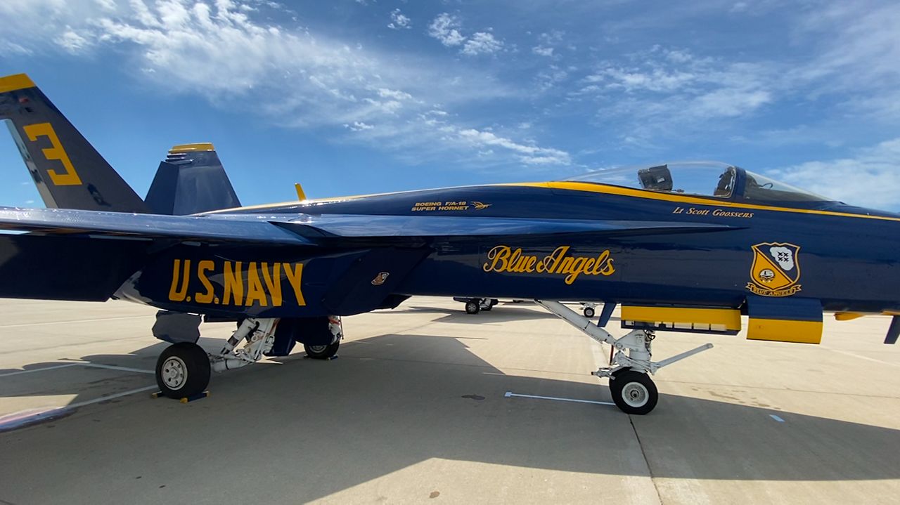 Blue Angels, F22 Raptors return to Milwaukee