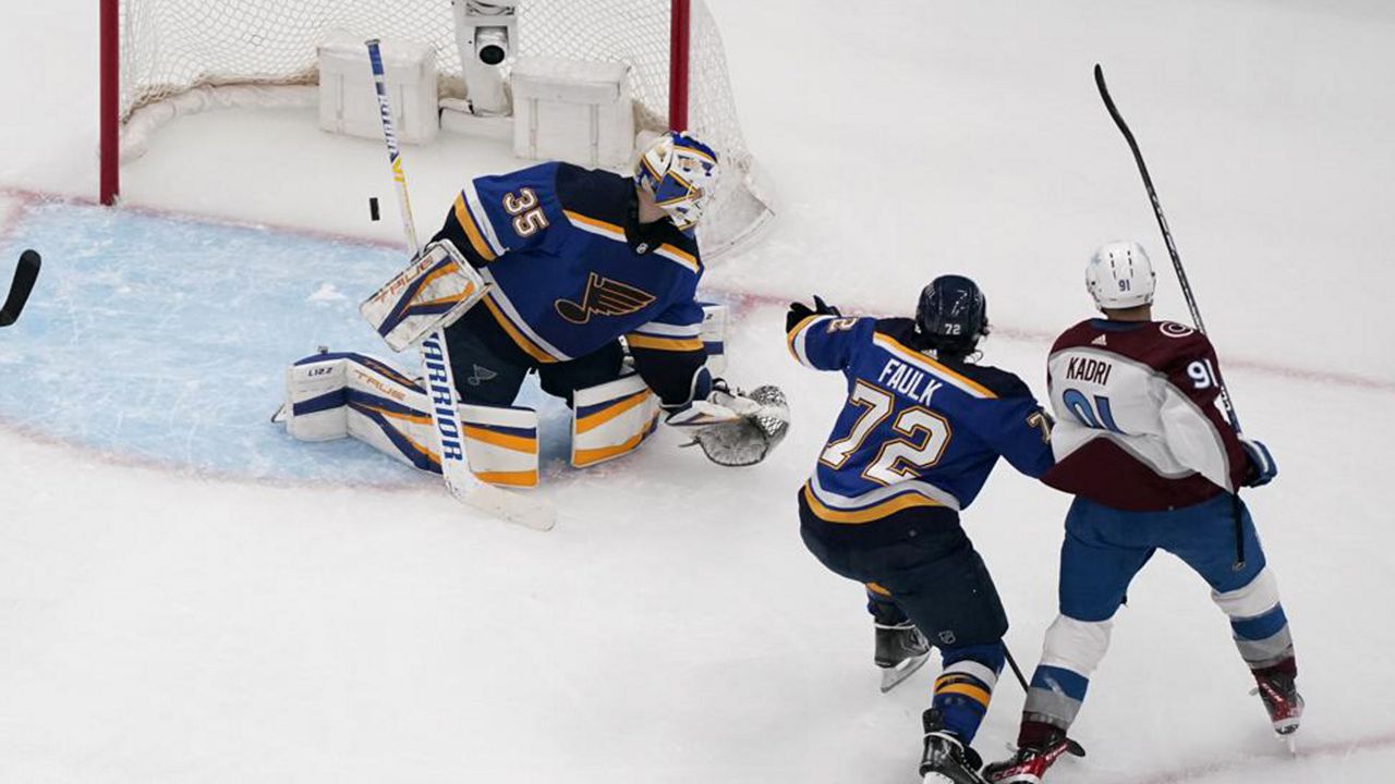 Perron scores twice, Blues even series with win over Avs