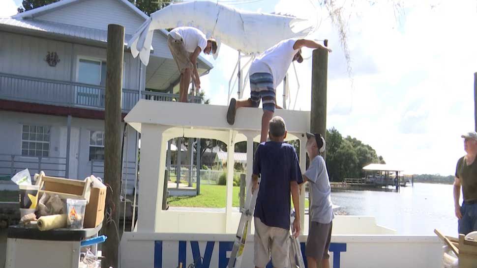 Homosassa Community Helps "Bait Lady" Repair Boat
