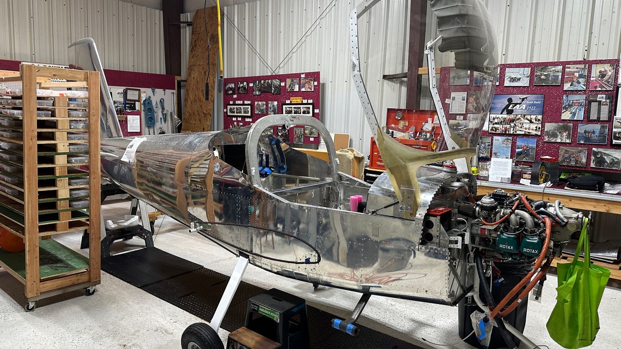 Kentucky students design an electric airplane